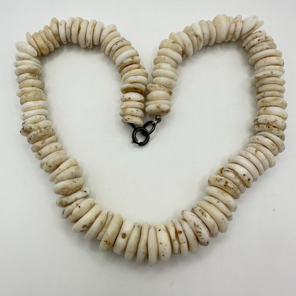 Vintage 1970s puka shells Hawaiian beads beaded necklace 17” sterling clasp - Picture 2 of 8